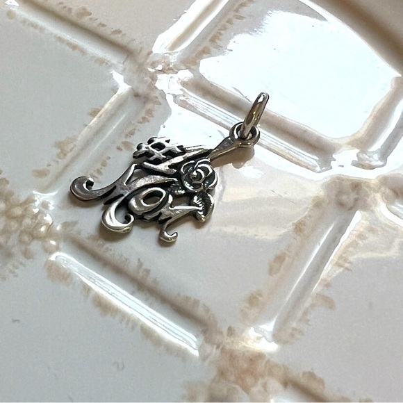 #1 Mom Pendant with Rose – Vintage Silver Tone Mother’s Day Charm - Picture 2 of 5